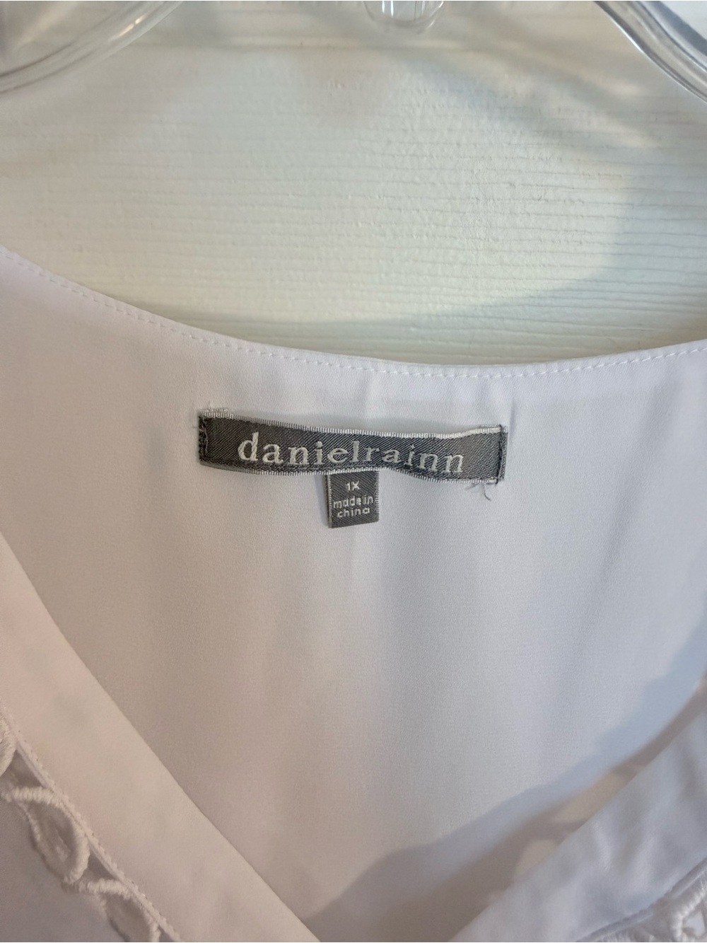 Daniel Rainn White V-Neck Cap Sleeve Blouse with Cutout Trim - Picture 3 of 3